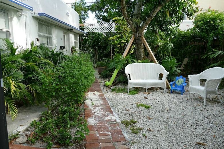 Tropical Charmer Coral Gables Apartment