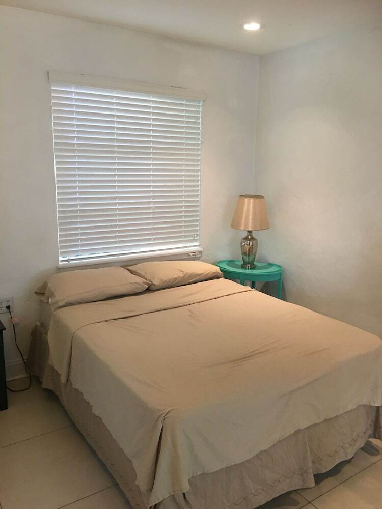 Tropical Charmer Coral Gables Apartment