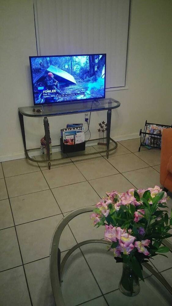 Tropical Charmer Coral Gables Apartment