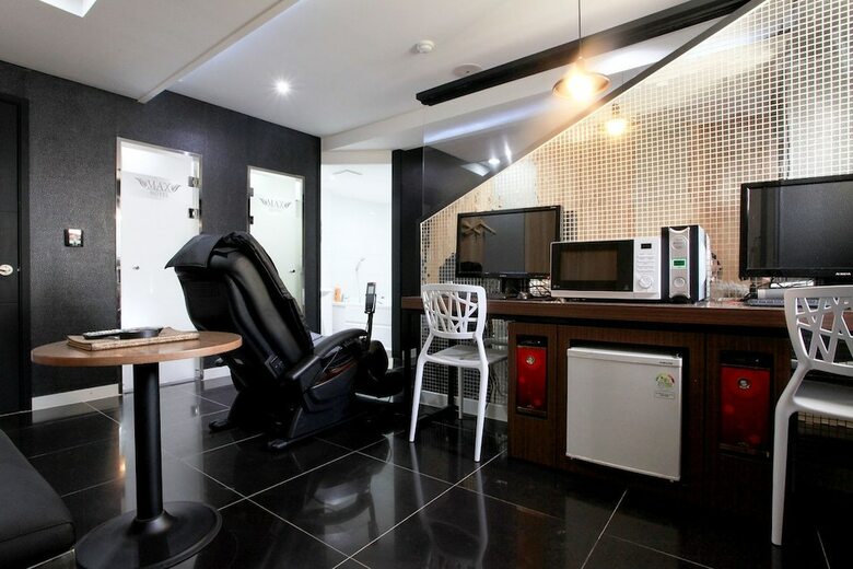 Max Hotel