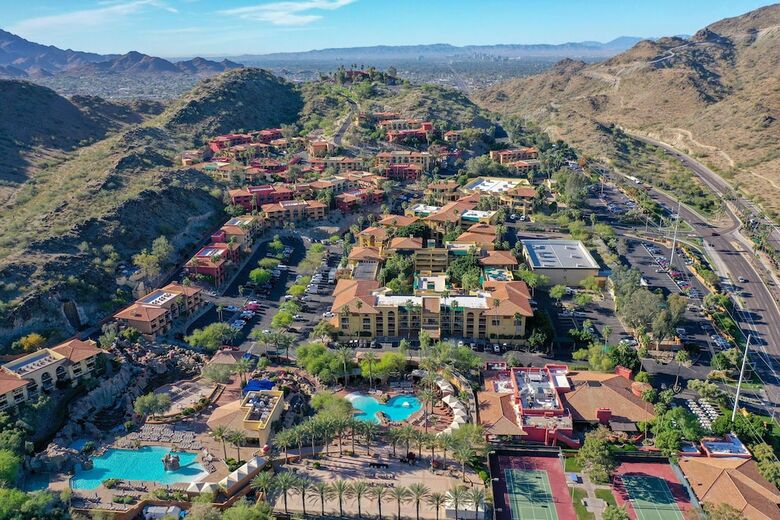 Hotel Pointe Hilton Tapatio Cliffs Resort