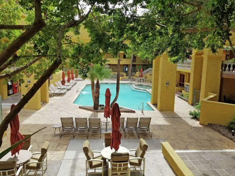 Hotel Pointe Hilton Tapatio Cliffs Resort