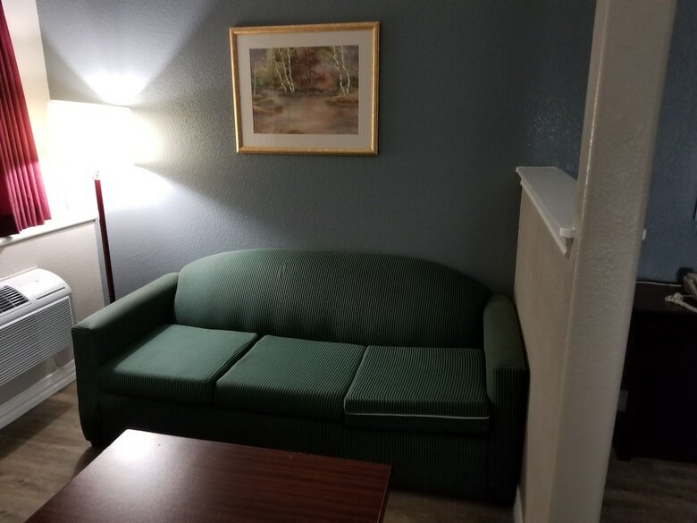 Hotel Executive Inn & Suites