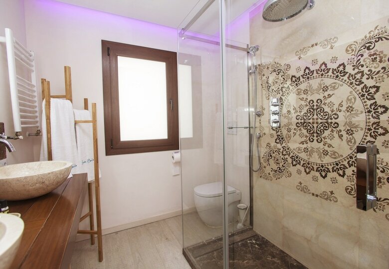 Hotel Total Marbella Suites Noise Isolation