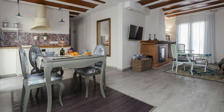 Hotel Total Marbella Suites Noise Isolation