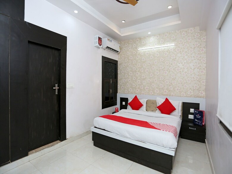 Oyo 13576 Hotel Residency