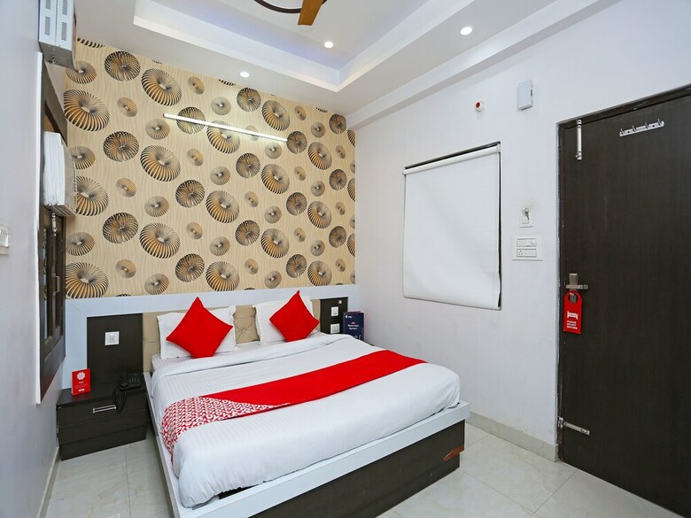 Oyo 13576 Hotel Residency