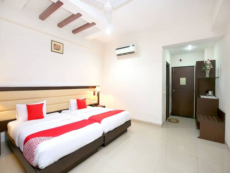 Oyo 13876 AA Hotel And Resorts