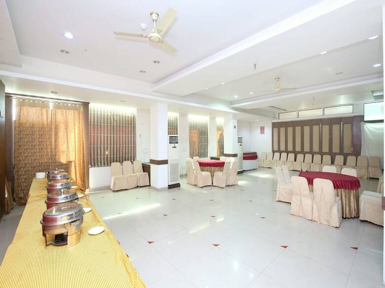 Oyo 13876 AA Hotel And Resorts