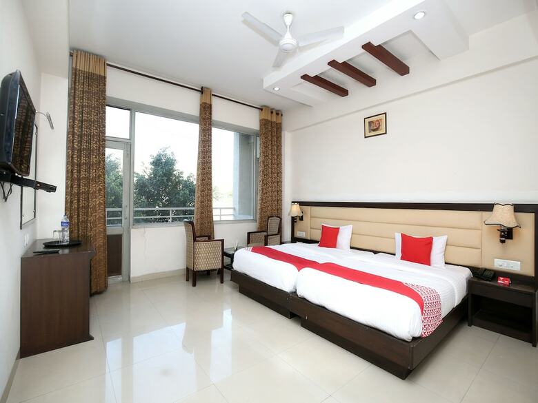 Oyo 13876 AA Hotel And Resorts