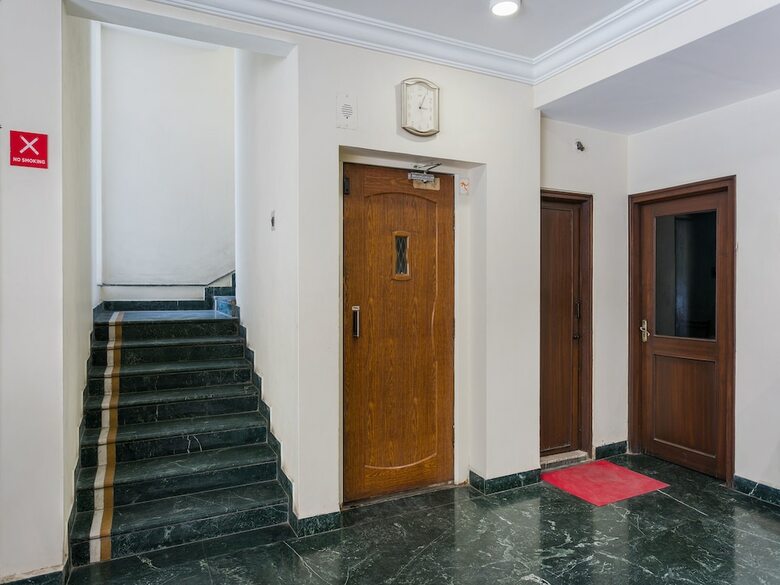 Oyo 14421 Hotel Grand Tower