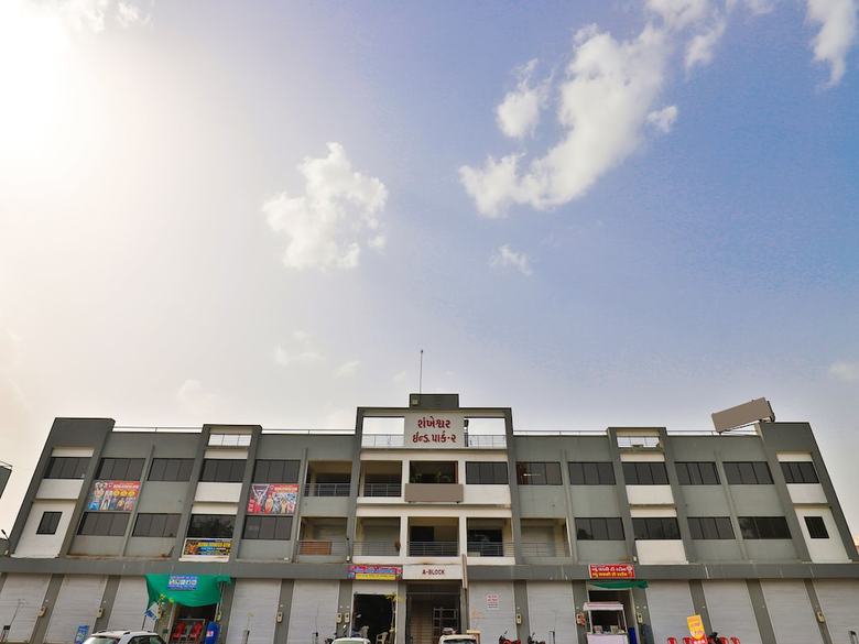 Hotel Oyo 15417 Red Rose