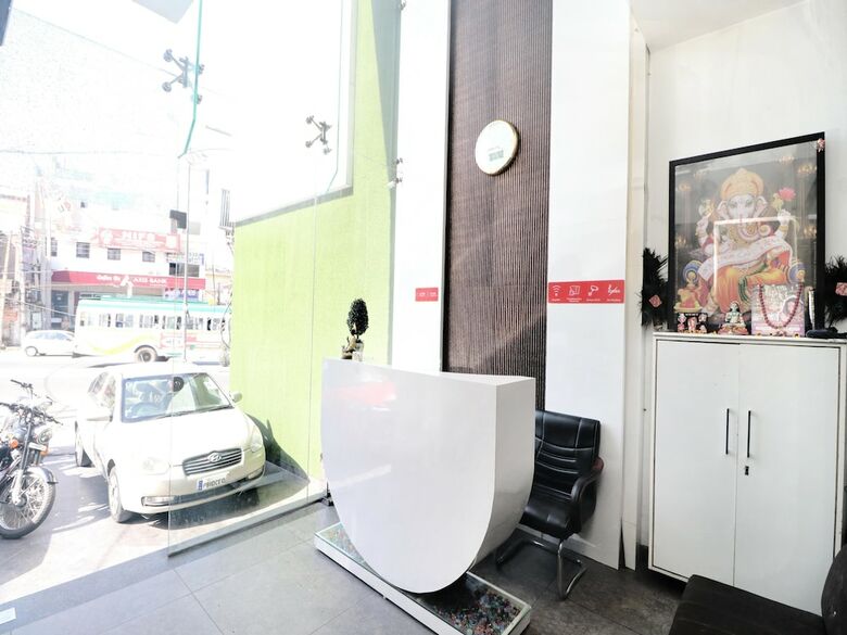 Oyo 14829 Hotel J Cruise