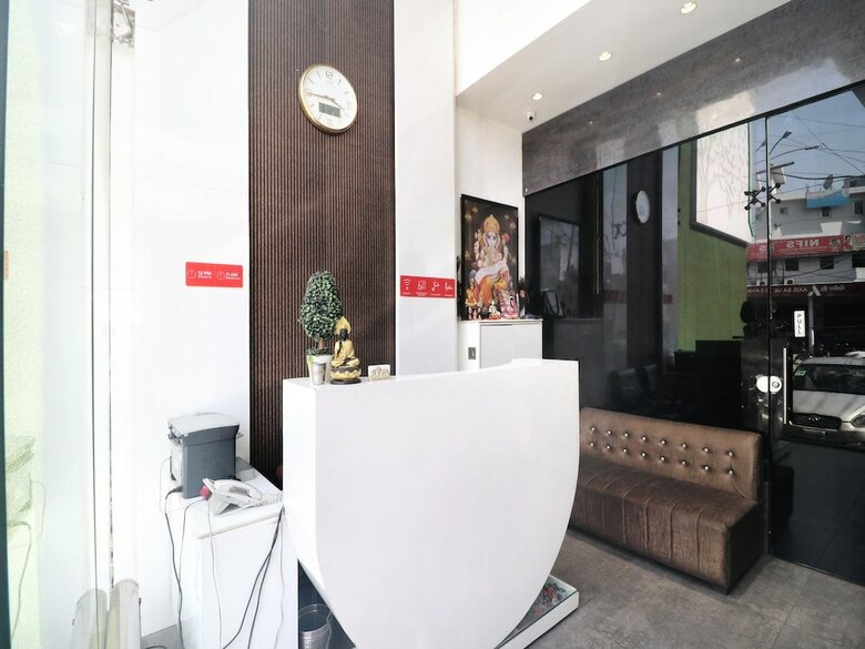 Oyo 14829 Hotel J Cruise