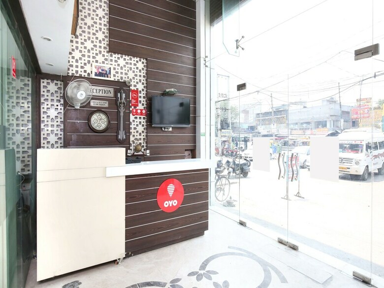 Oyo 14515 Hotel Paras Regency