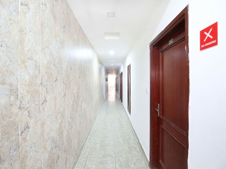 Oyo 14515 Hotel Paras Regency