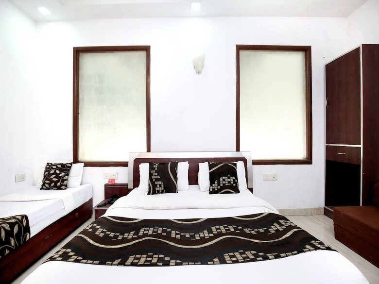 Oyo 14515 Hotel Paras Regency