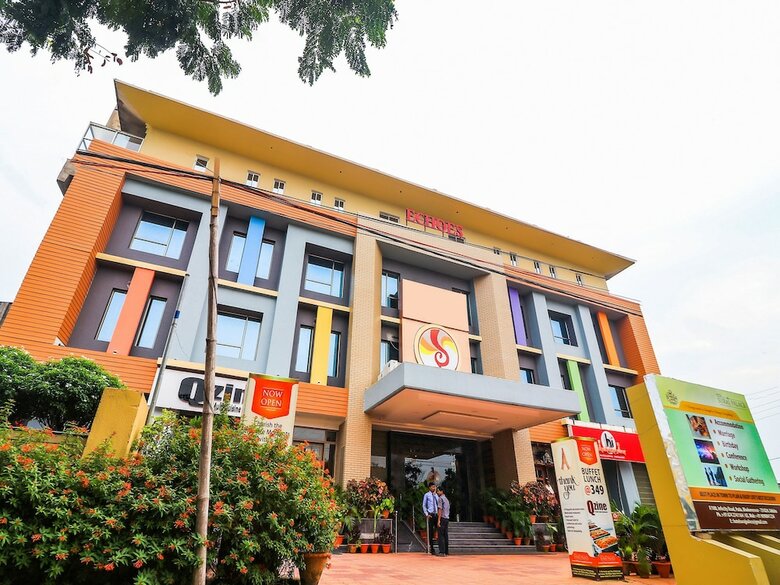 Oyo 7583 Hotel Suraj Palace 1