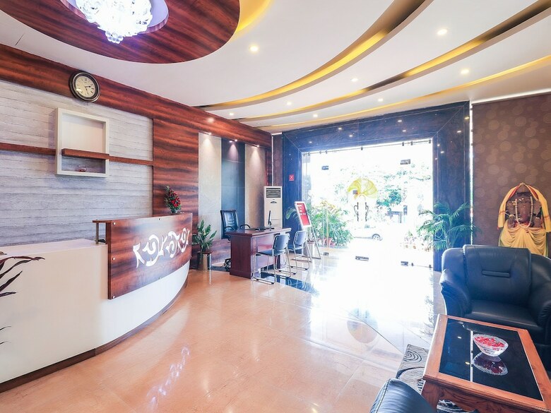 Oyo 7583 Hotel Suraj Palace 1