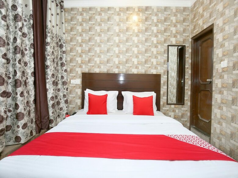 Oyo 13700 Hotel Star Palace