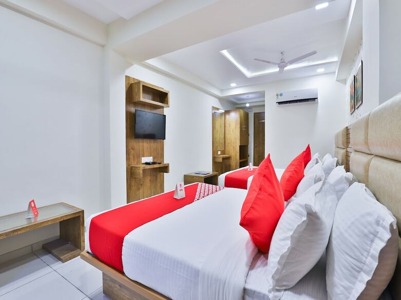 Hotel Oyo 14211 Laxmi Palace