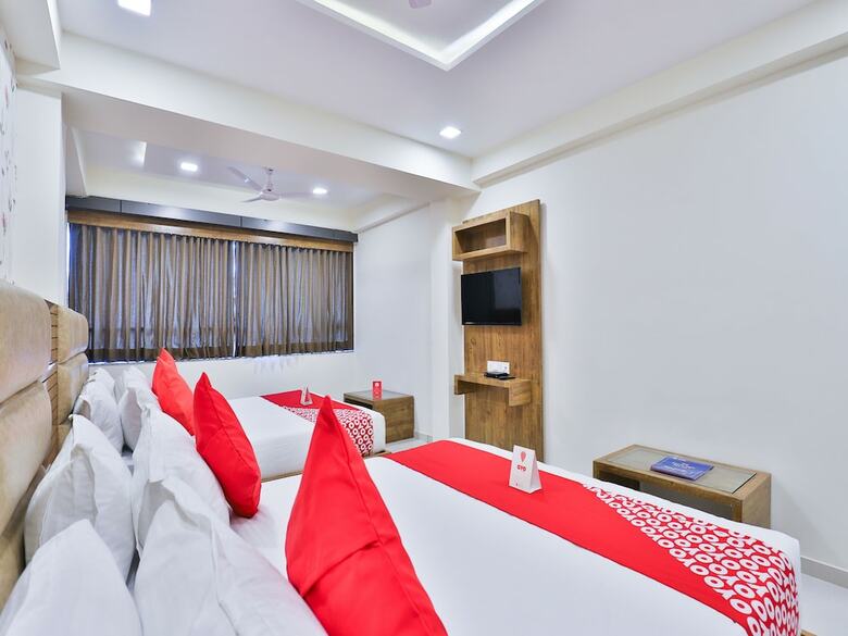 Hotel Oyo 14211 Laxmi Palace