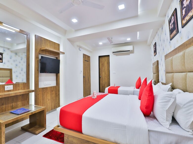 Hotel Oyo 14211 Laxmi Palace