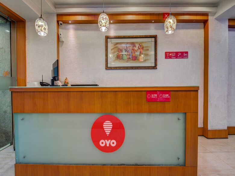 Oyo 7852 Hotel Embassy