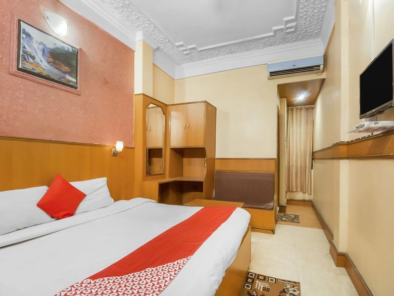 Oyo 7852 Hotel Embassy