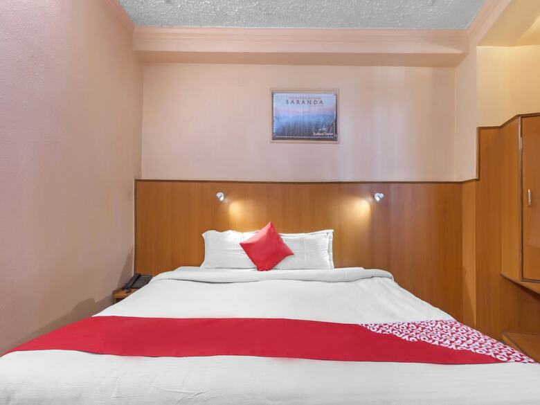 Oyo 7852 Hotel Embassy