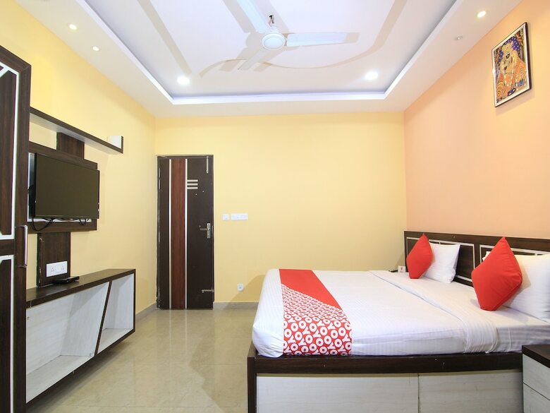 Apartamentos Oyo 14615 Aastha Krishna Dham