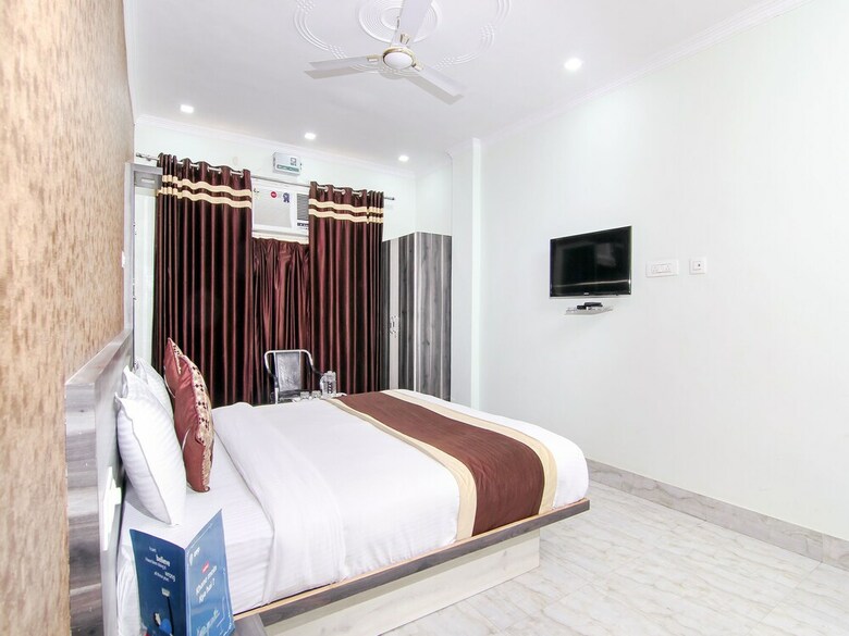 Hotel Oyo 6252 Deepak Palace