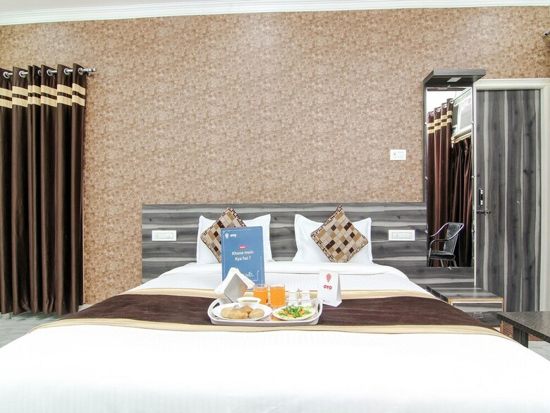 Hotel Oyo 6252 Deepak Palace