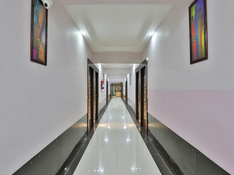 Oyo 15862 Infocity Hotel Llp