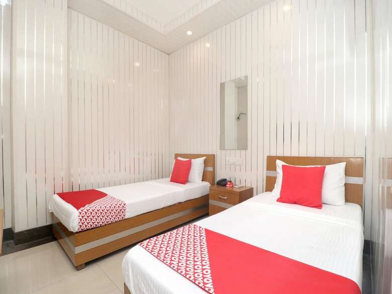 Oyo 14533 Hotel Mohan