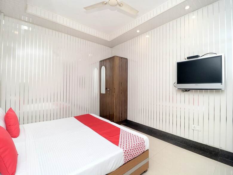 Oyo 14533 Hotel Mohan