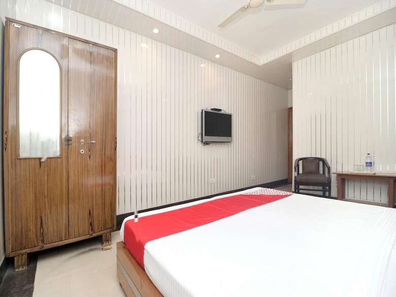 Oyo 14533 Hotel Mohan