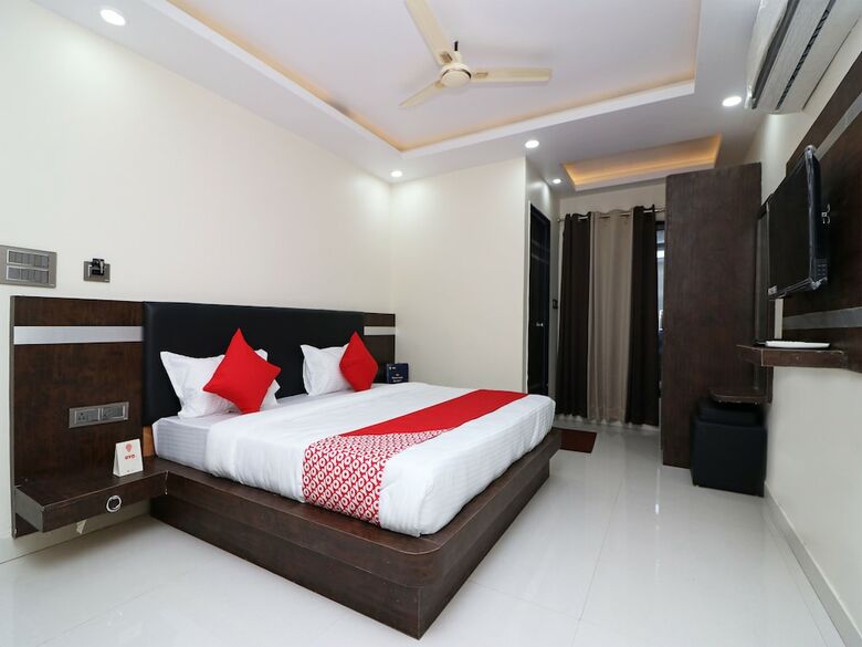 Oyo 15671 Hotel Jalsa Dlx