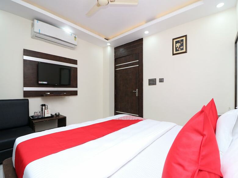 Oyo 15671 Hotel Jalsa Dlx