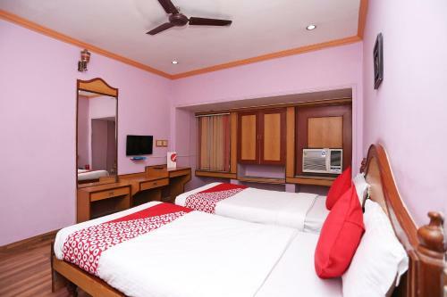 Oyo 15468 Hotel Sharda
