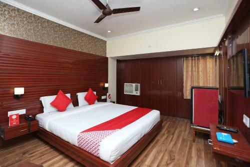 Oyo 15468 Hotel Sharda