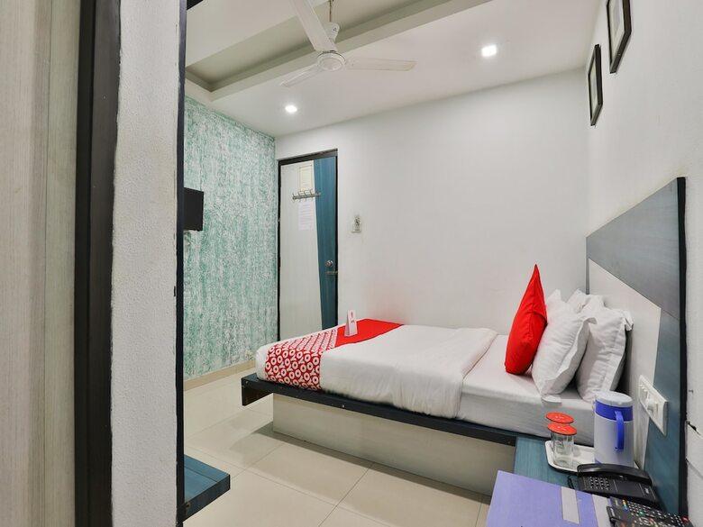 Oyo 13398 Hotel Relish