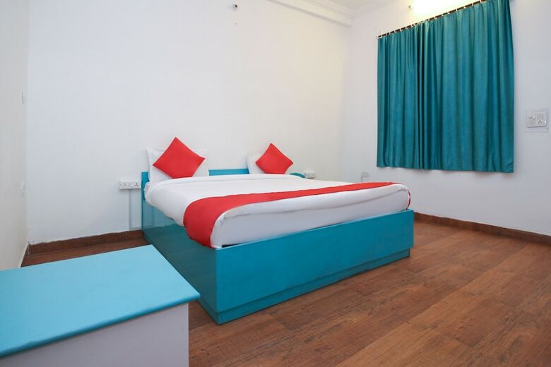 Oyo 15518 Hotel Amar