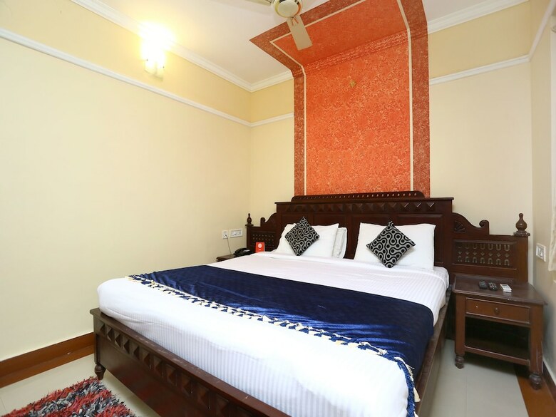 Hotel Oyo 2240 Krishna Regency