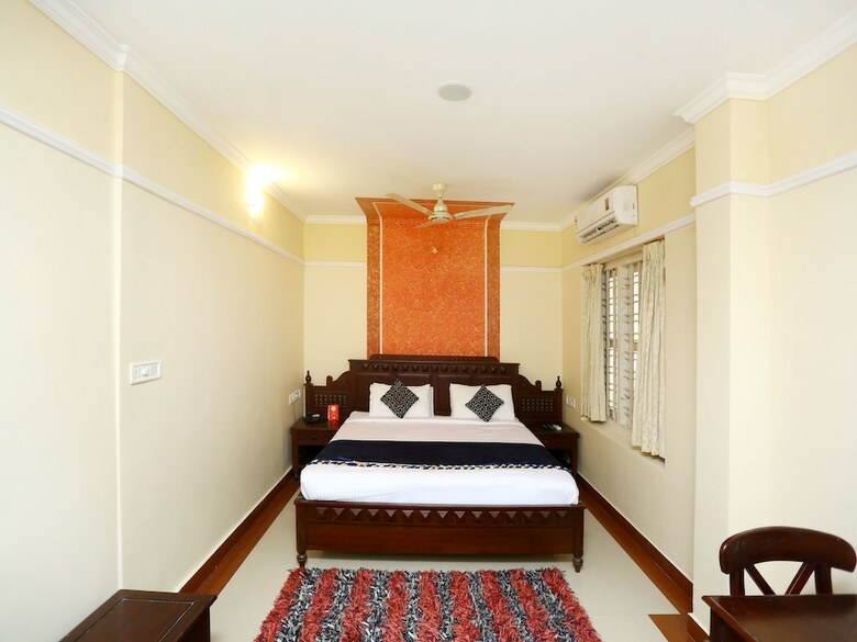 Hotel Oyo 2240 Krishna Regency