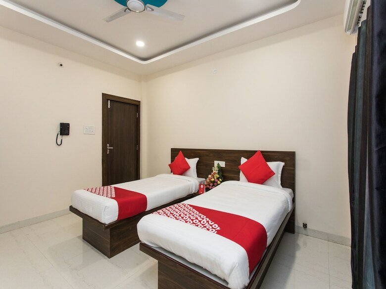 Oyo 15823 Hotel Richmond Inn