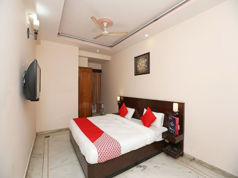 Oyo 14390 Hotel Samrat
