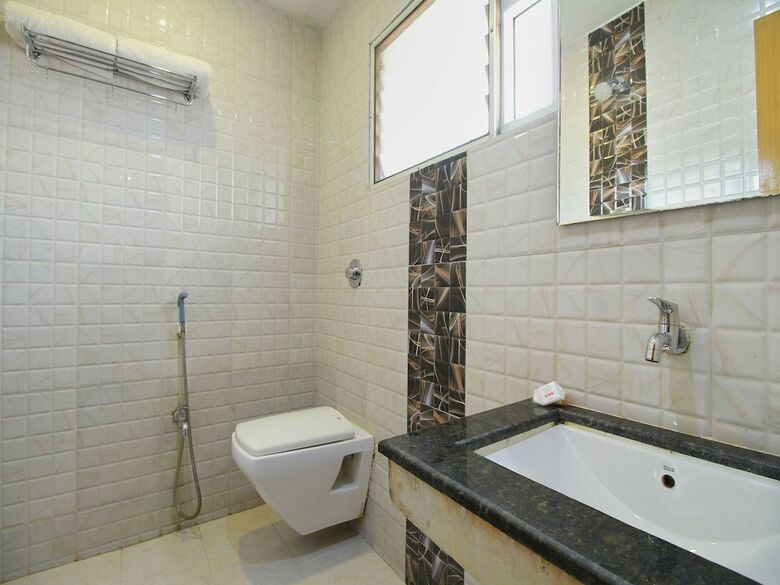 Apartamentos Oyo 15948 Hotel Srees