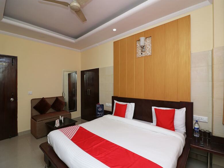 Oyo 3735 Hotel Chilana Tower