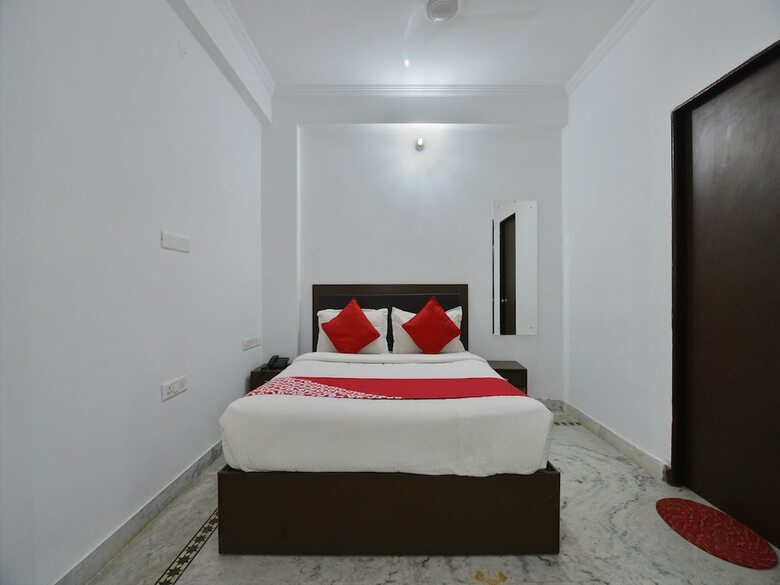 Oyo 3735 Hotel Chilana Tower
